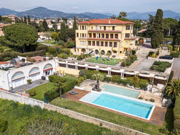 Appartement-villa Nice Fabron 4 P 200m² de terrasse jardin