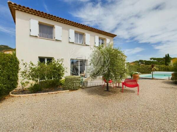 Villa récente à Plan de la Tour