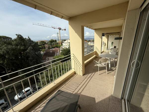 Appartement f3 Terrasse Vue Dégagée Proche Centre Ville Viager occupé Mr 90 ans et Mme 82 ans
