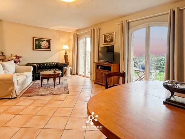 ANTIBES - DANS DOMAINE RESIDENTIEL MAISON