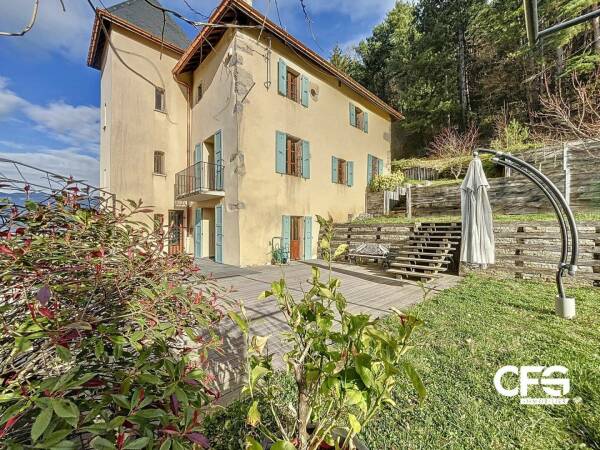 Manoir d'exception sur Les Hauteurs De Chambéry. Un Havre De Paix Au C?ur De La Nature