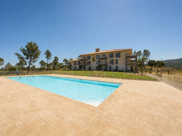 T3 au dernier étage dans résidence avec piscine à Roquebrune Sur Argens (83520)