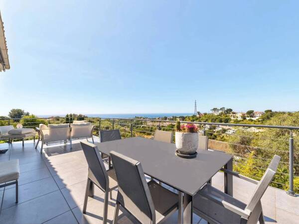 Maison  - 10 pièces  - 217.0 m² -  980 000 € - À vendre