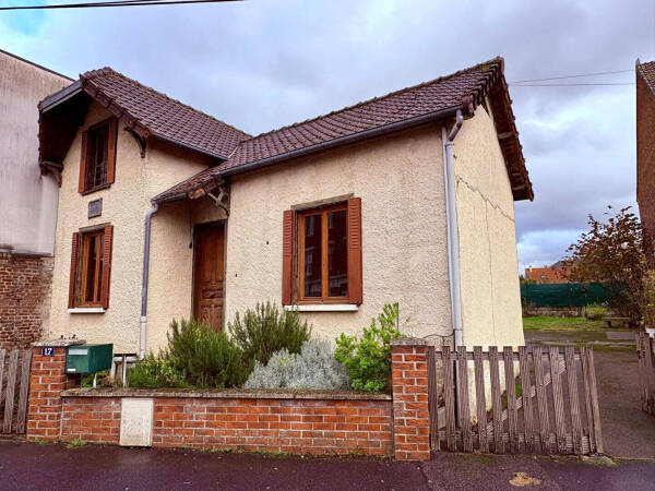 maison de plain pied, en  hyper centre ville  avec jardin et parking