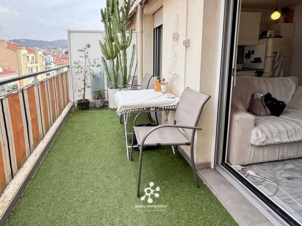 NICE -  LIBERATION - GRAND STUDIO AVEC TERRASSE