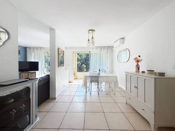 Appartement  - Appartement  - 4 pièces  - 85.0 m² -  335 000 € - À vendre 