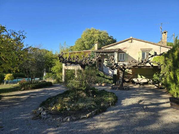 VILLA INDIVIDUELLE DE CARACTERE  + APPARTEMENT NEUF (au total 5 chambres)