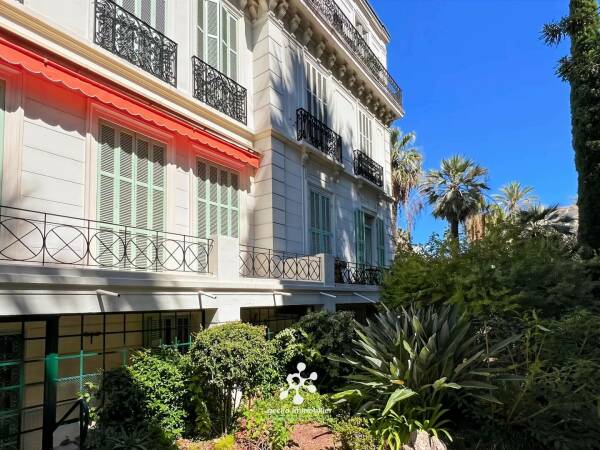 MENTON - Appartement 2 pièces - Proche Mer - Terrasse - Cave