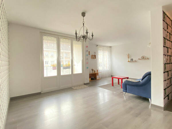 Appartement CENTRE VILLE  + Balcon + Poss de BOX avec place de parking