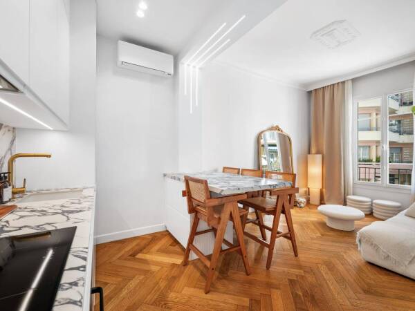 Appartement  - 2 pièces  - 42.0 m2 -  345 000 € - À vendre 