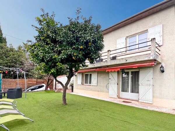 Maison  - 4 pièces  - 100.0 m² -  435 000 € - À vendre 