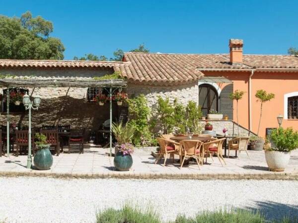 Bastide du 17ème,  terrain de 2,8 ha à Besse sur Issole