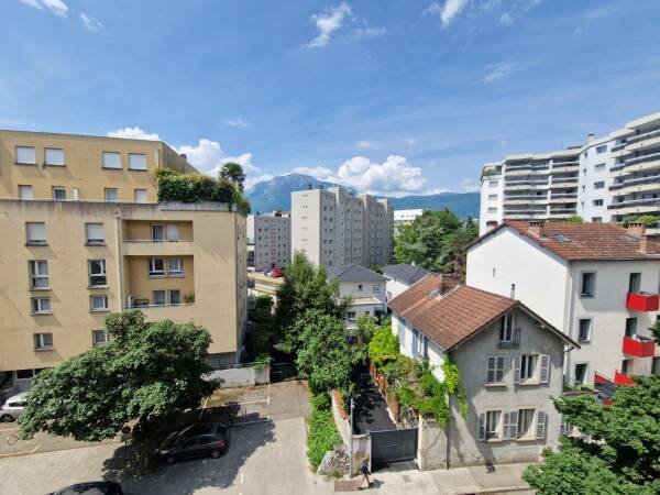 Appartement T3 au 4ème étage avec Ascenseur et Balcon