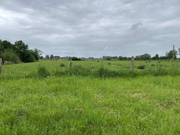 Terrain 1000m², façade 30m