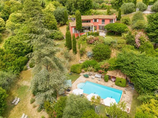 Maison  - 6 pièces  - 204.83 m² -  2 690 000 € - À vendre 