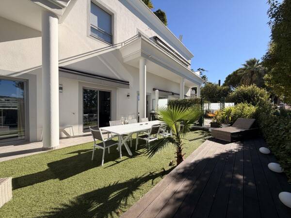 Appartement  - 2 pièces  - 64.4 m2 -  589 000 € - À vendre