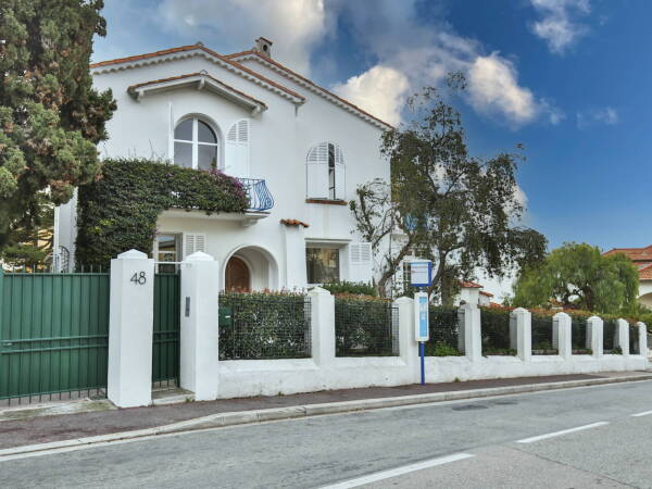 Maison  - 8 pièces  - 254.96 m2 -  3 300 000 € - À vendre 