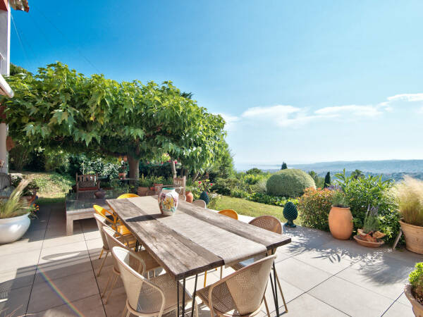 Maison  - 6 pièces  - 204.83 m2 -  3 300 000 € - À vendre