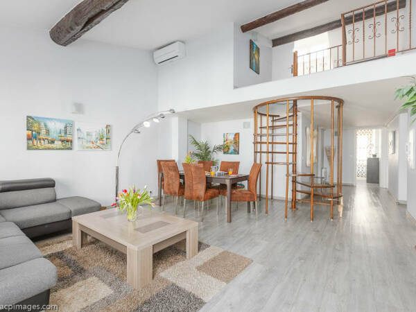 Appartement  - 4 pièces  - 90.0 m2 -  845 000 € - À vendre 