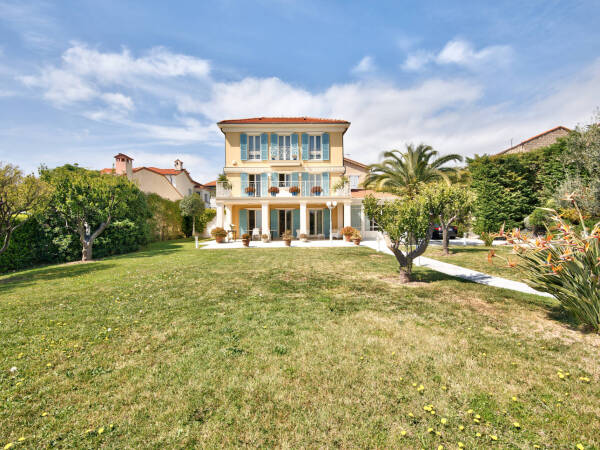 Maison  - 5 pièces  - 120.0 m² -  2 350 000 € - À vendre 