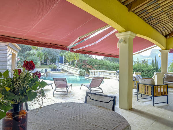 Maison  - Villa  - 7 pièces  - 280.0 m² -  1 050 000 € - À vendre 
