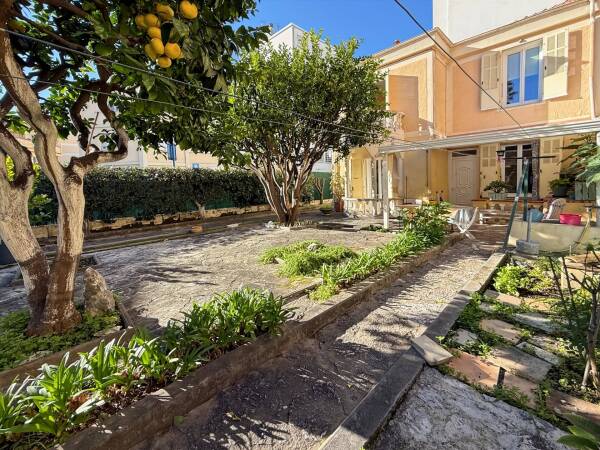 Maison en plein centre ville à Cagnes sur Mer