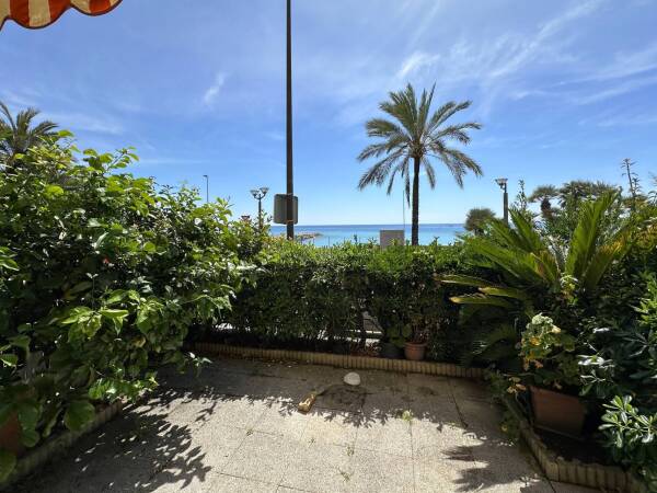 STUDIO A VENDRE BORD DE MER