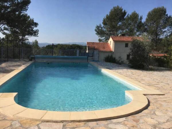 COTIGNAC – Jolie maison avec vue dégagée, appartement indépendant et bel espace piscine