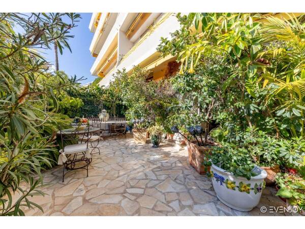 Appartement  - 2 pièces  - 49.0 m2 -  175 000 € - À vendre 