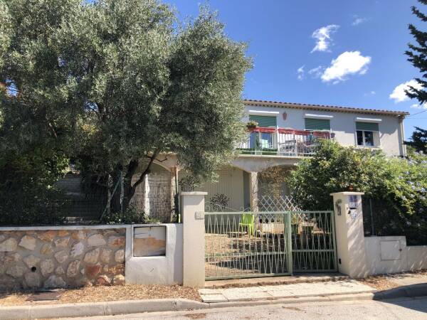 TOULON - 4 CHEMIN DES ROUTES - Villa 196m² sur 1016m² de terrain - VUE RADE - Maison en 2 Appartements