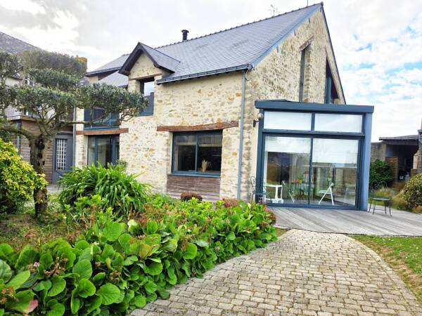 Belle demeure d'architecte vendue en viager occupé à GUÉRANDE