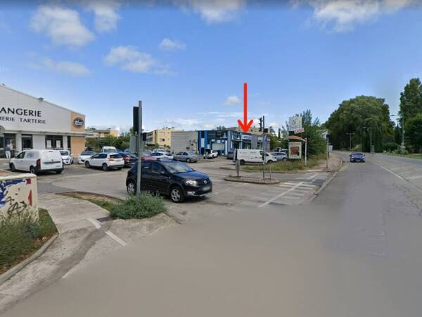 A louer Brignoles Local commercial 133 m2 - Bonne visibilité