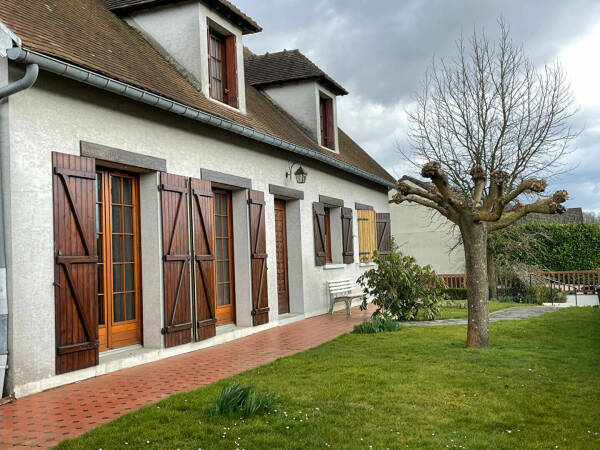 SONGEONS, SOLIDE CONSTRUCTION de 178 m2, 5 CHAMBRES