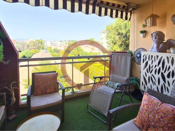 Viager occupé Fréjus – T3 traversant 65 m² avec terrasse, cave et parking – Décote 45 %