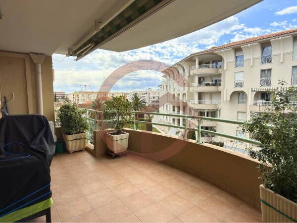 Viager occupé — T2 rénové centre-ville Saint-Raphaël — bouquet 127 600 € — décote 34 %