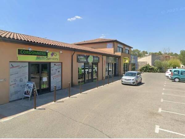 A Louer Rocbaron Zac Fray Redon Local commercial 82 m2