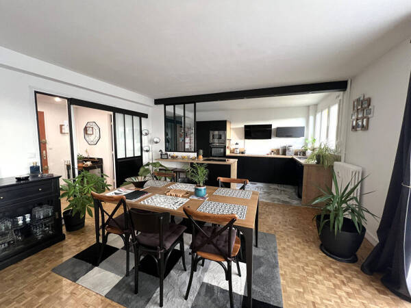 Appartement T3 pièce(s) 87 m2 Balcon et Parking privé