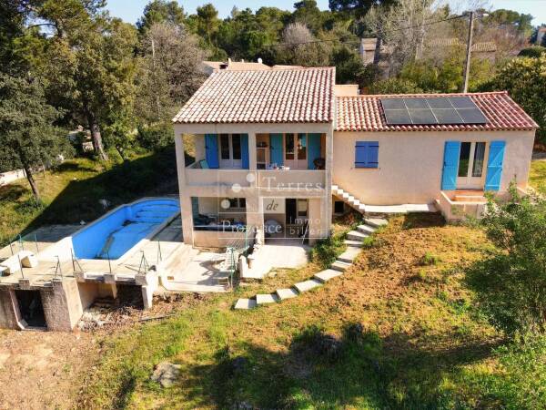 Sillans-la-Cascade – Maison avec jardin et fort potentiel !