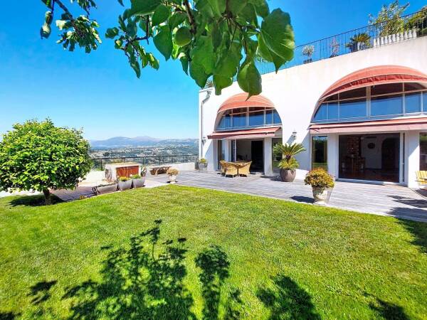 Appartement-villa Nice Fabron 4 P 200m² de terrasse jardin