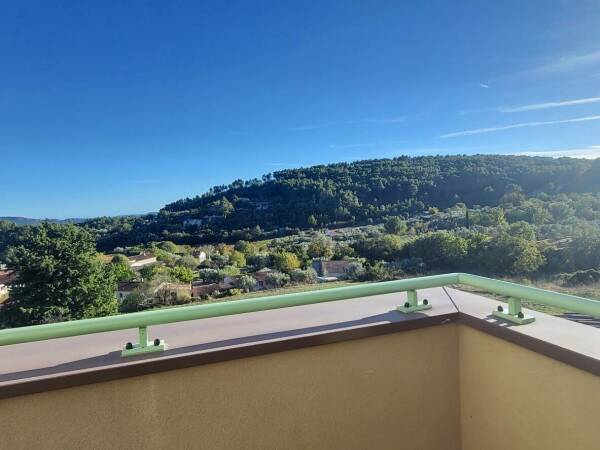 Appartement T2 avec ascenseur et terrasse de 18m²