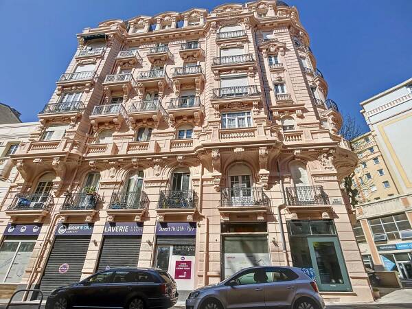 Appartement  - 2 pièces  - 36.81 m2 -  190 000 € - À vendre
