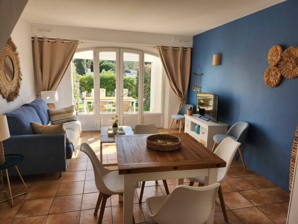 Vente à Terme LIBRE sur 18 ans - Villa (3 appartements DUPLEX + piscine) sur 910m²  à Saint Aygulf 83370