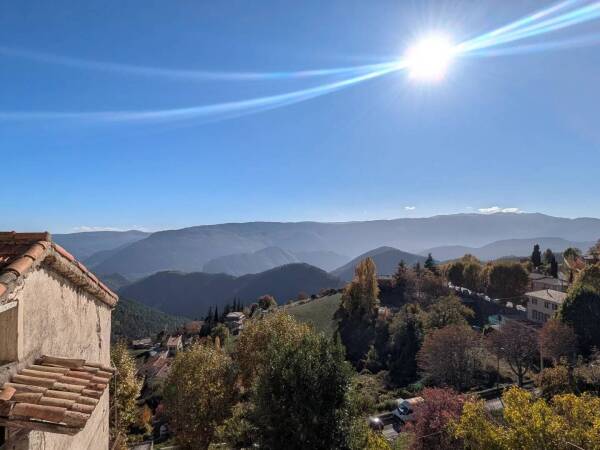 TOUDON - Appartement 2 pièces avec balcon et vue sur les montagnes