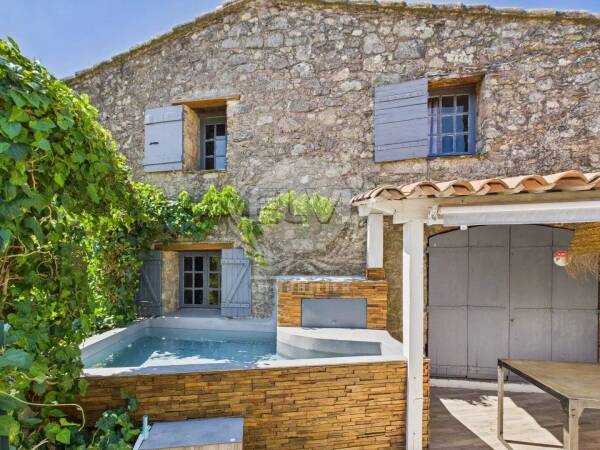 Charmante maison dans un hameau du Plan-de-la-Tour