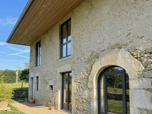 Corps de ferme de 600m2- Massingy