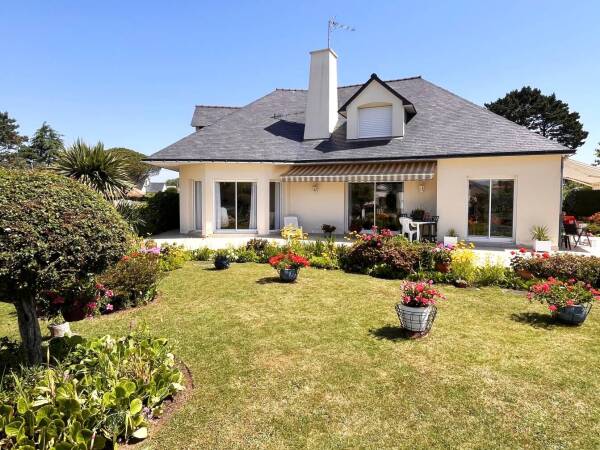 Spacieuse maison d'architecte, viager occupé à LA BAULE ESCOUBLAC