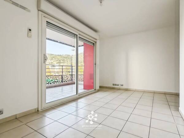 NICE - VAUBAN - 2 P - TERRASSE - RESIDENCE RECENTE