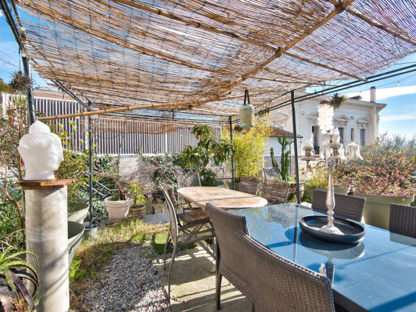 Maison  - 4 pièces  - 93.0 m2 -  980 000 € - À vendre 