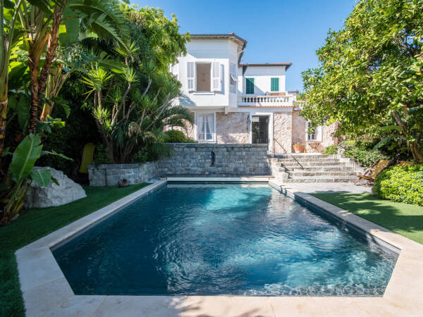 Maison  - 6 pièces  - 198.83 m² -  3 800 000 € - À vendre 