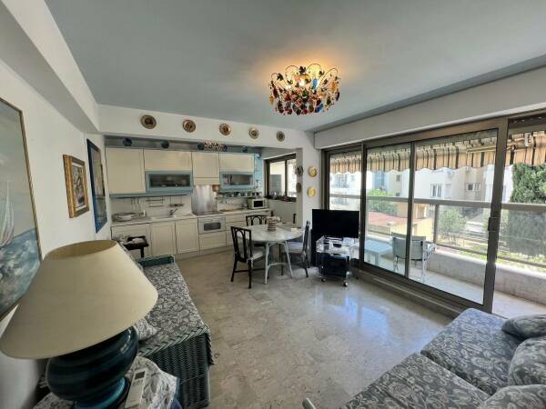 Appartement  - 2 pièces  - 38.5 m2 -  370 000 € - À vendre 